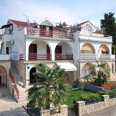 Apartment Ivan By El-Pi Tours Malinska Bagian luar foto