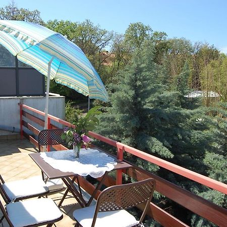 Apartment Ivan By El-Pi Tours Malinska Bagian luar foto