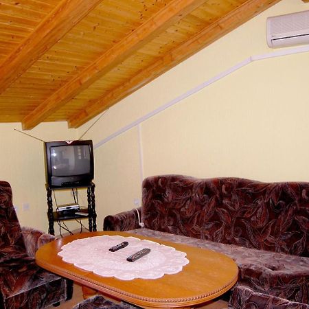 Apartment Ivan By El-Pi Tours Malinska Bagian luar foto