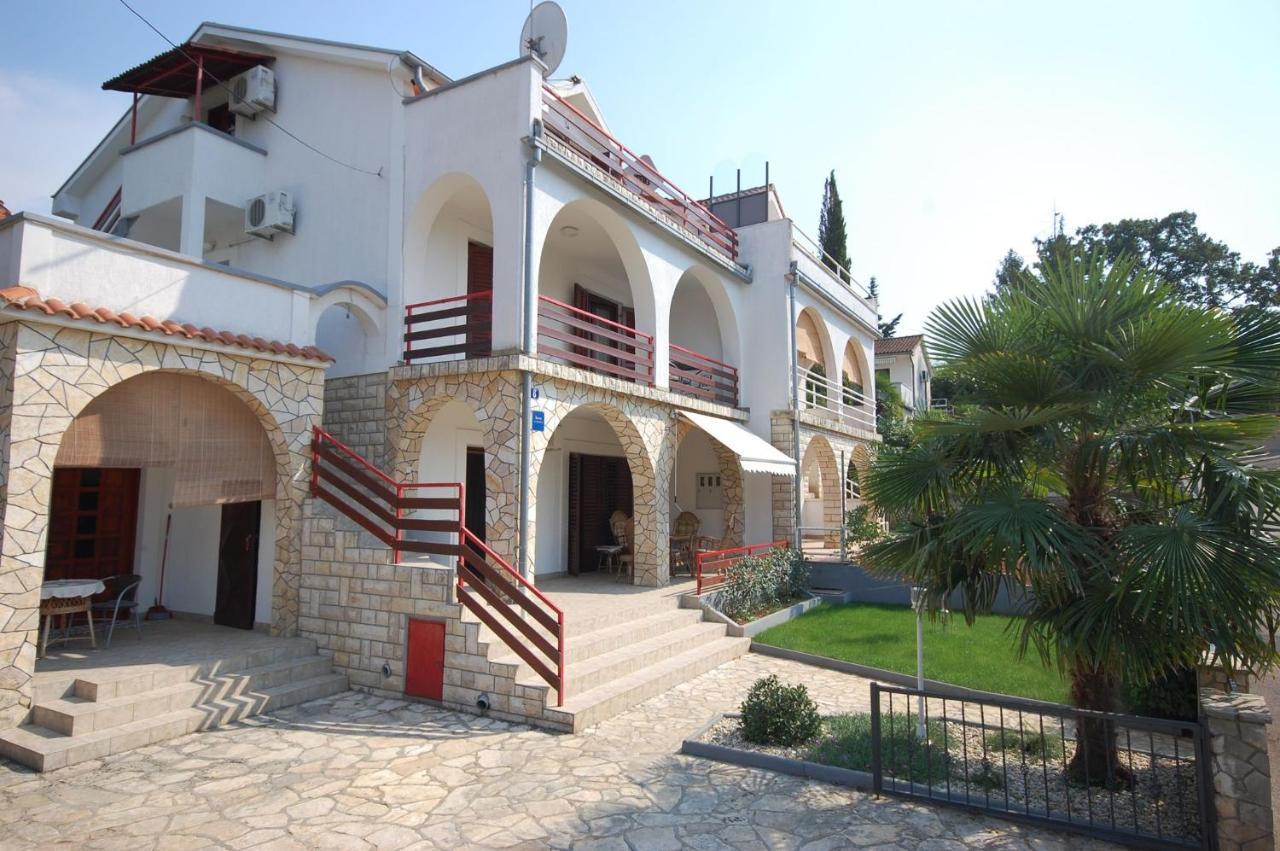 Apartment Ivan By El-Pi Tours Malinska Bagian luar foto