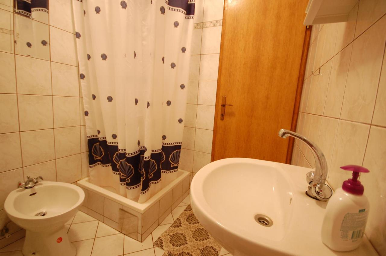 Apartment Ivan By El-Pi Tours Malinska Bagian luar foto