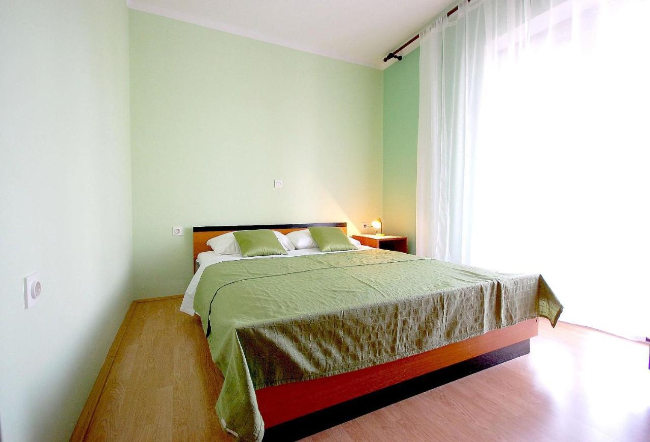 Apartment Ivan By El-Pi Tours Malinska Bagian luar foto