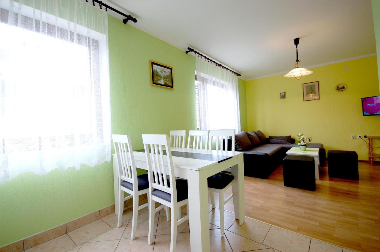 Apartment Ivan By El-Pi Tours Malinska Bagian luar foto