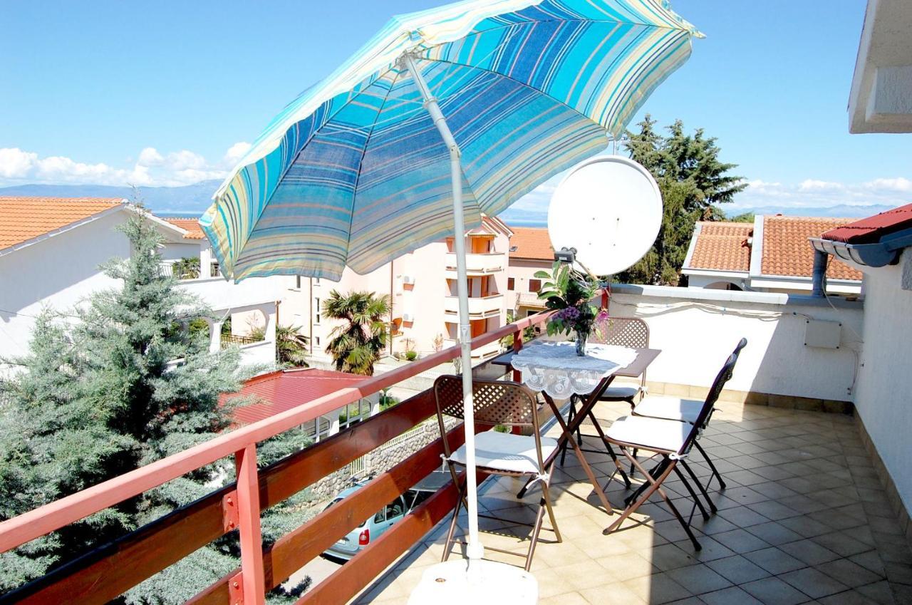 Apartment Ivan By El-Pi Tours Malinska Bagian luar foto