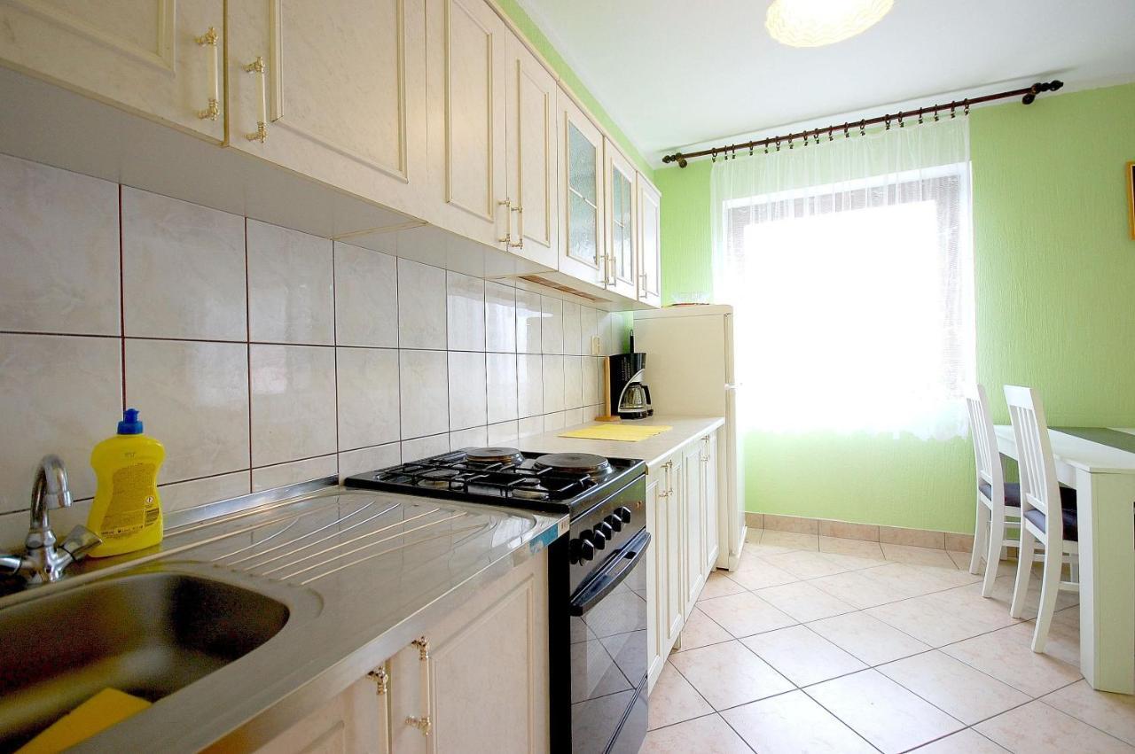 Apartment Ivan By El-Pi Tours Malinska Bagian luar foto