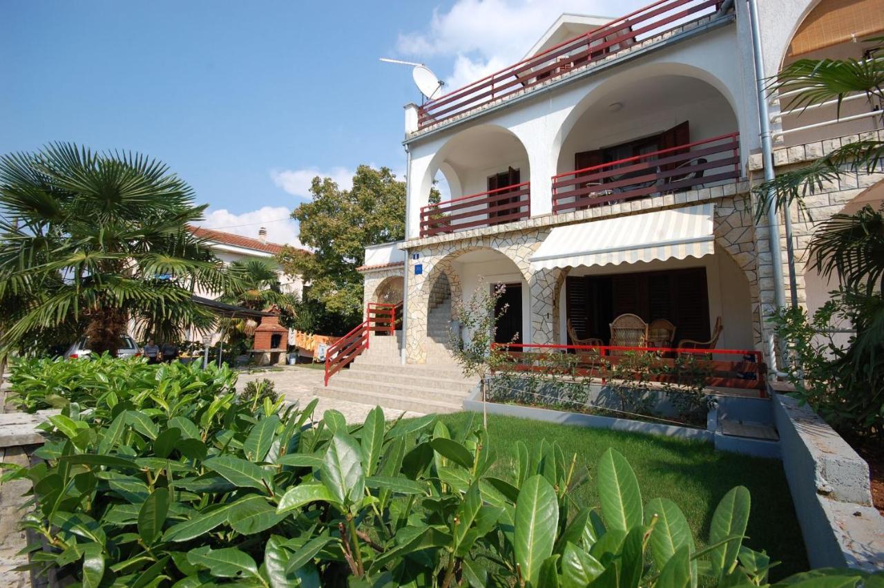Apartment Ivan By El-Pi Tours Malinska Bagian luar foto
