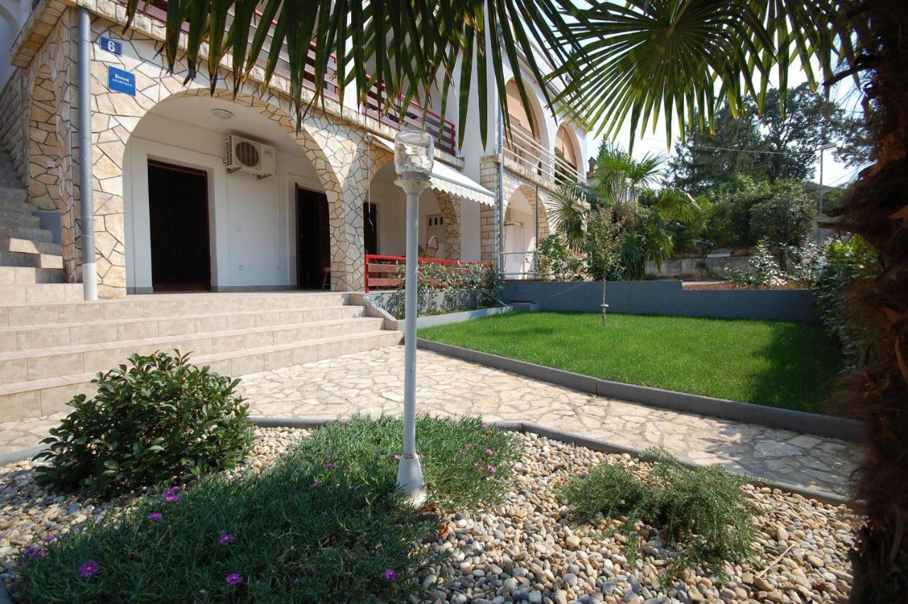 Apartment Ivan By El-Pi Tours Malinska Bagian luar foto