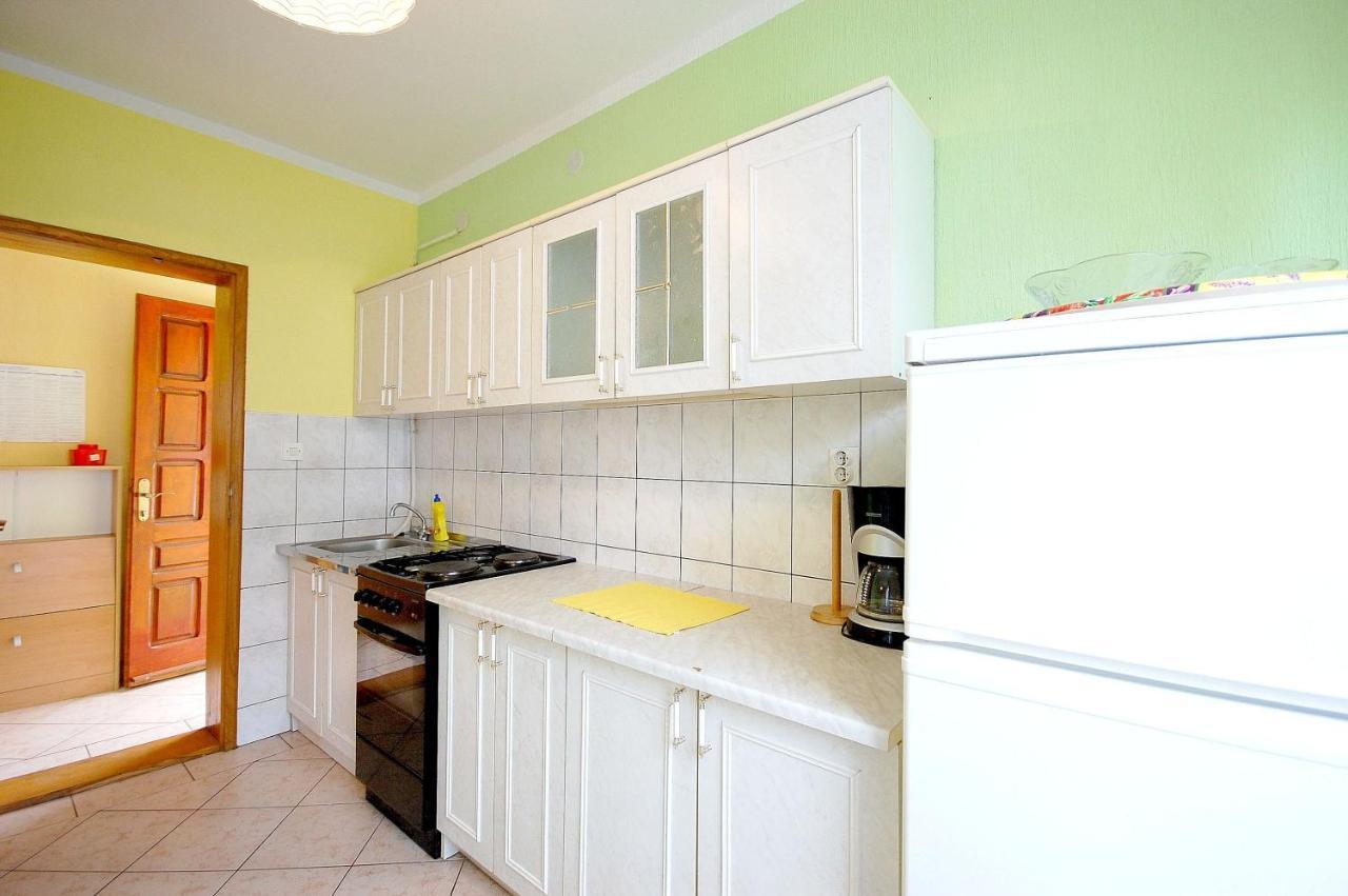 Apartment Ivan By El-Pi Tours Malinska Bagian luar foto