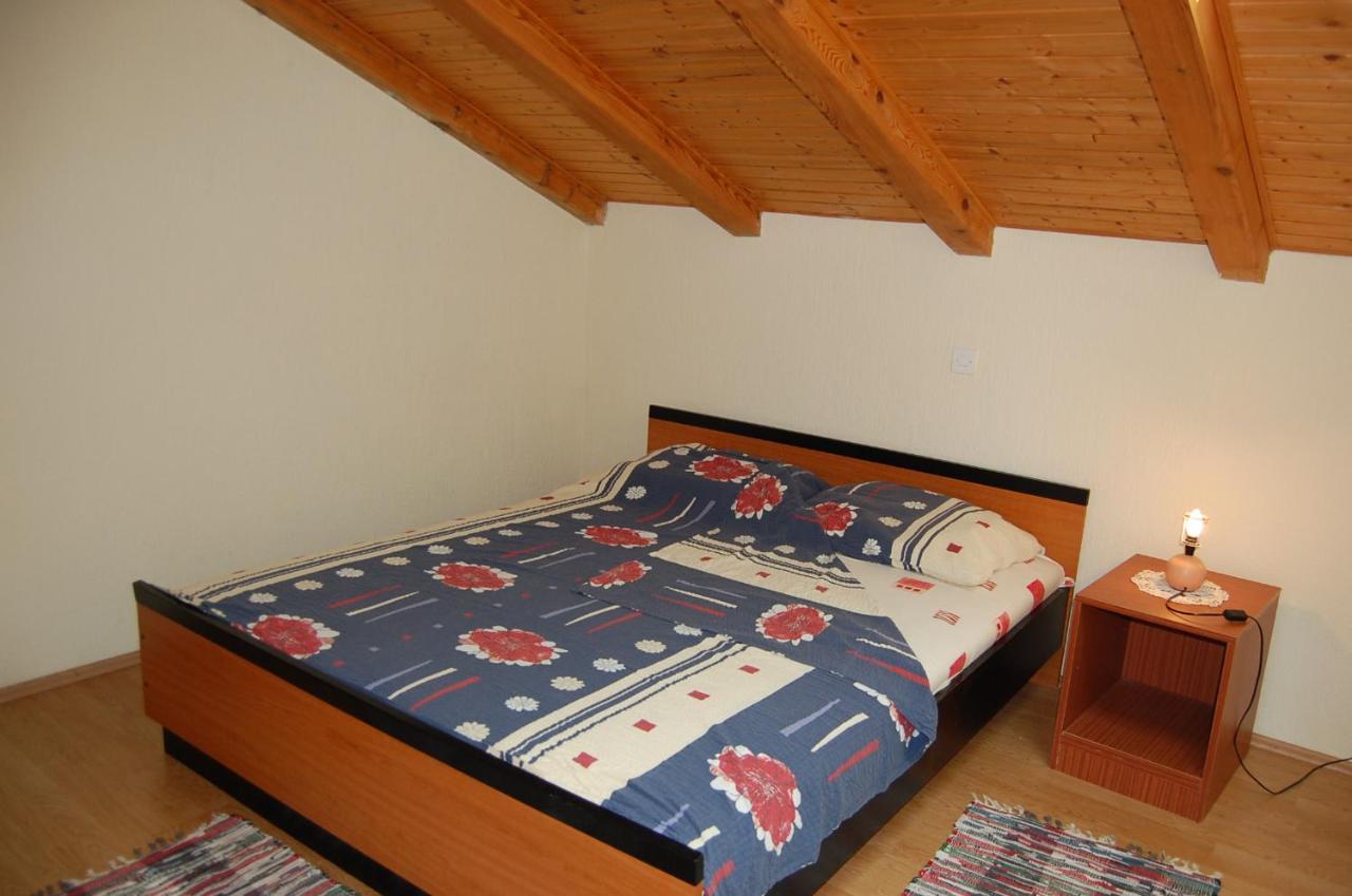 Apartment Ivan By El-Pi Tours Malinska Bagian luar foto