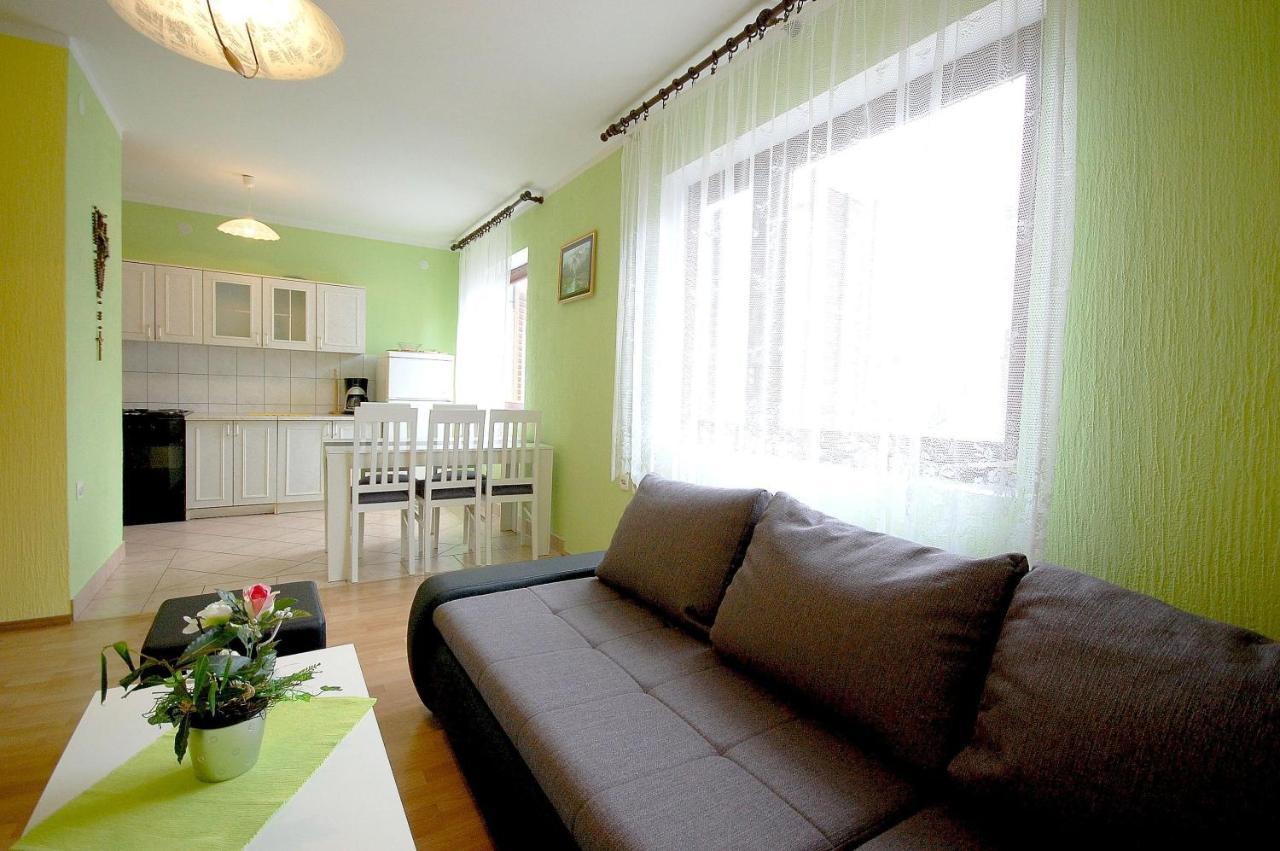 Apartment Ivan By El-Pi Tours Malinska Bagian luar foto